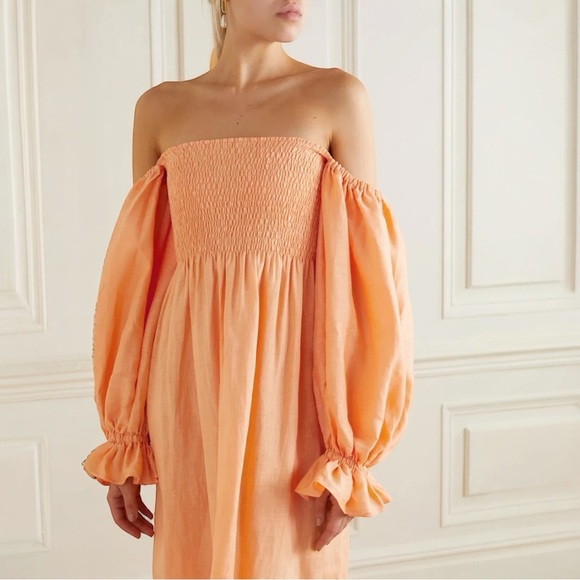 SLEEPER Atlanta Off-The-Shoulder Shirred Linen Midi Dress With Waist Tie - Picture 2 of 5